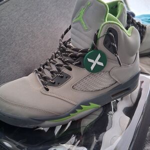 Jordan Men's Gray and Green Sneakers